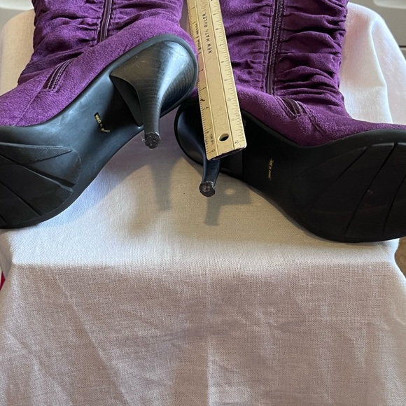 Beautiful Suede Megan Boots. - Picture 3 of 7